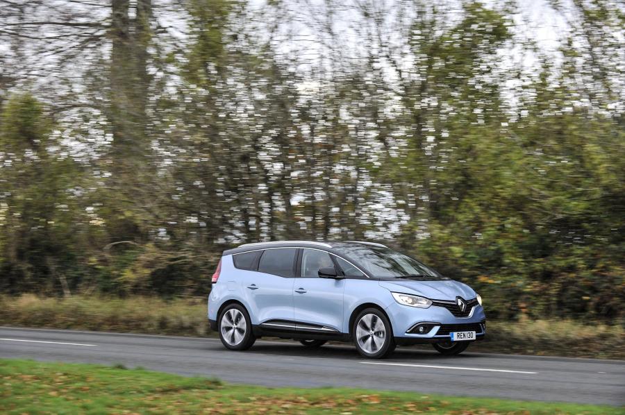  Renault Grand Scenic 2016 года  (UK) (фото 17 из 32)